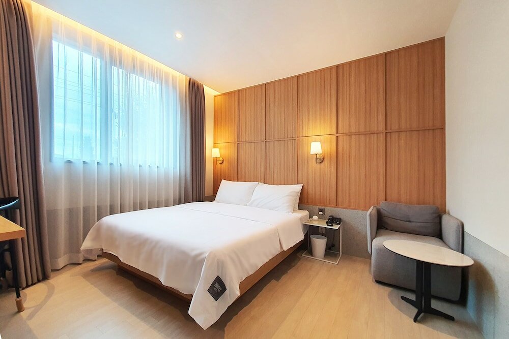 Фото Seven Bricks Hotel