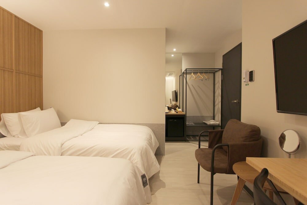 Фото Seven Bricks Hotel