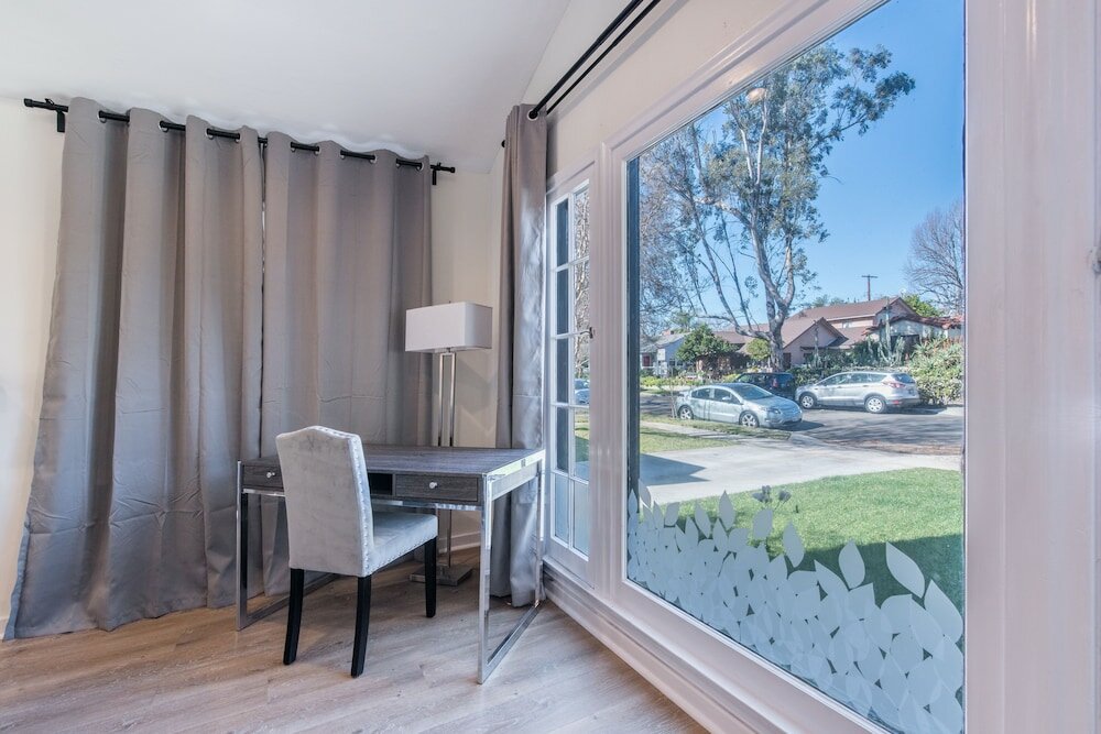 Фото Luxurious Studio City Home