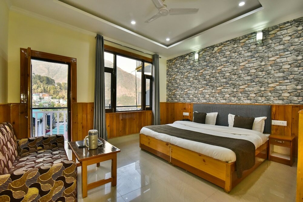 Фото The Posh hotel