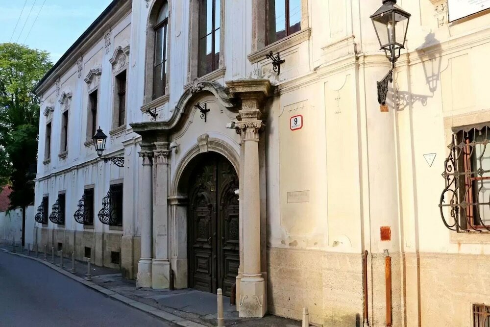 Фото Apartment F9