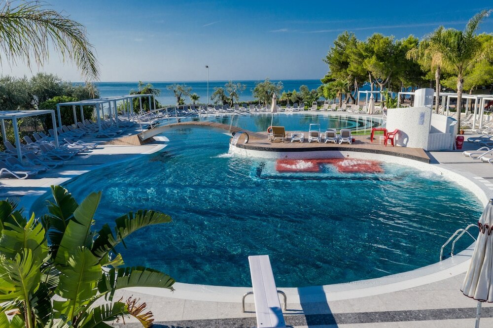 Фото Villaggio Turistico Baia Del Monaco