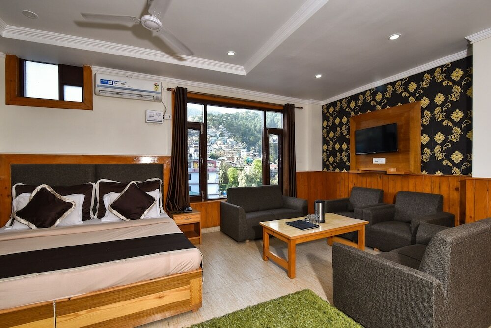 Фото The Posh hotel