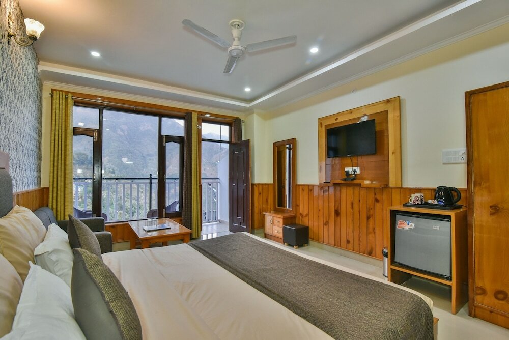 Фото The Posh hotel