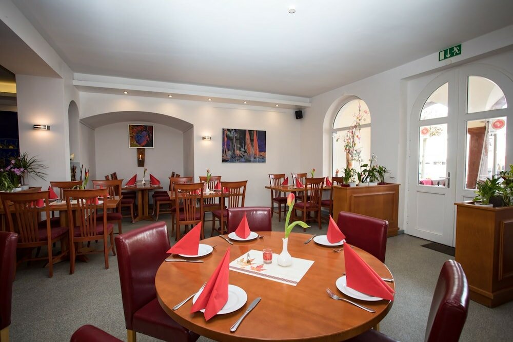 Фото Hotel & Restaurant Ratskeller Nideggen