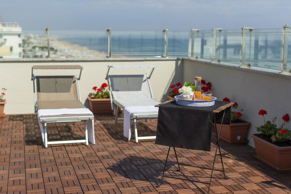 Фото Little Hotel