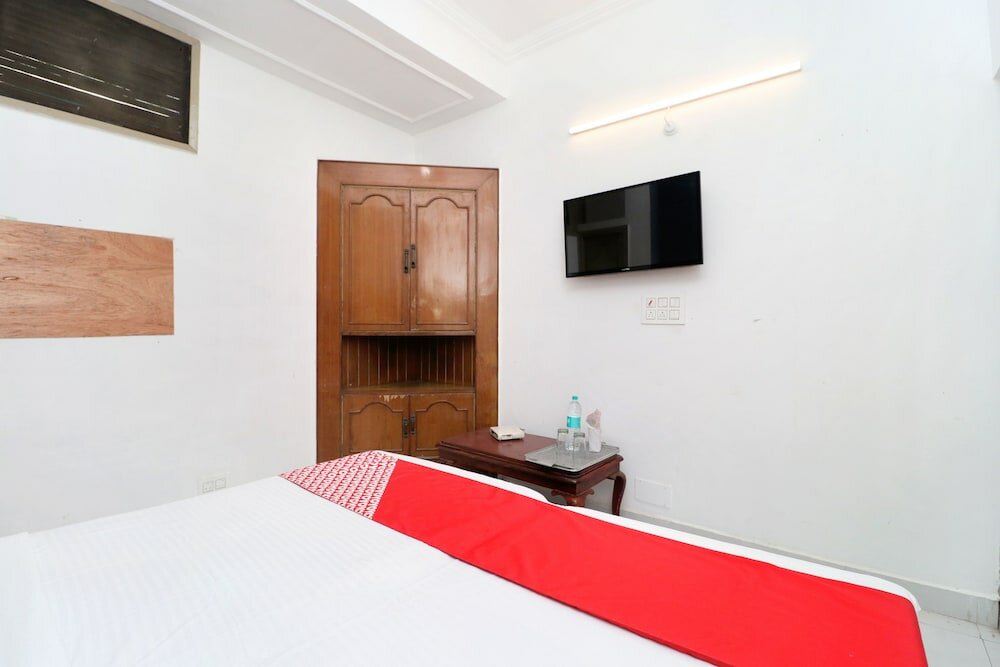Фото Oyo 16098 Hotel Amrit