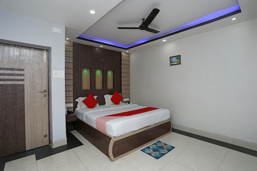 Фото Oyo 25006 Hotel tr Palace