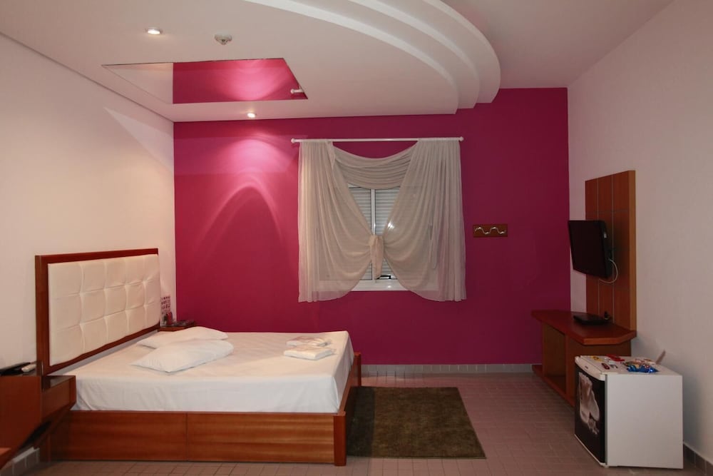 Фото Liverpool Hotel & Motel