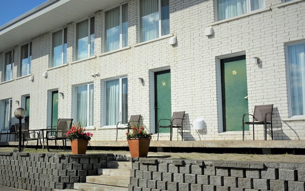 Фото Motel Quatre Saisons