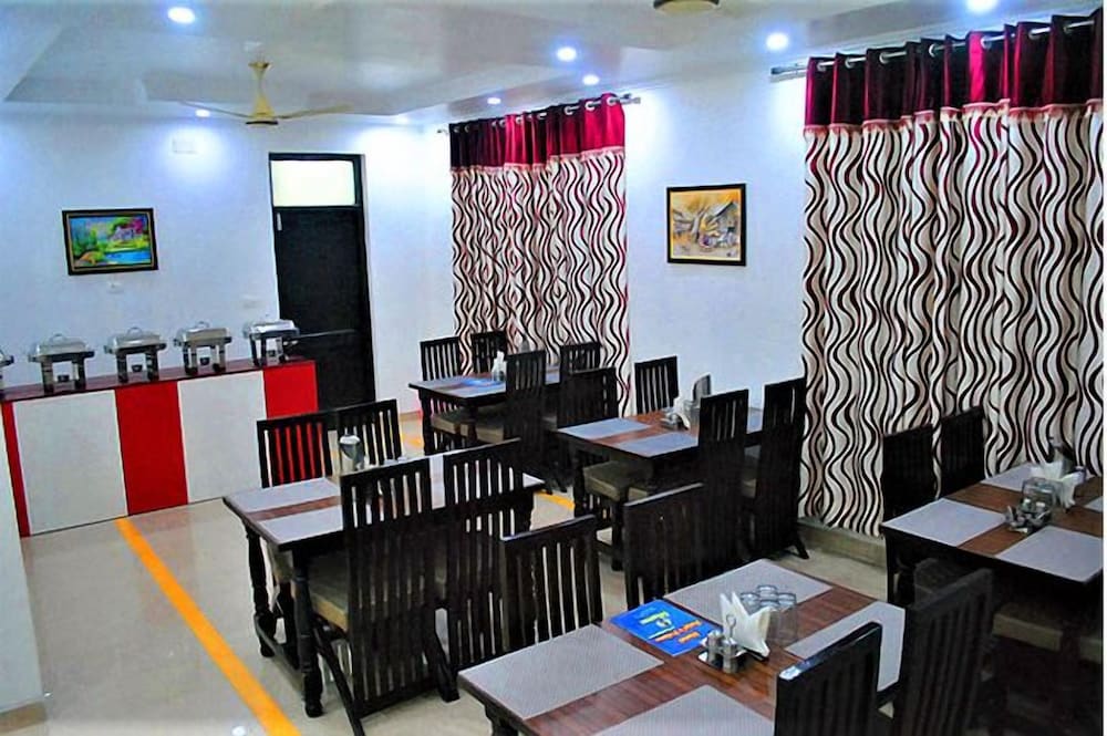 Фото Hotel Raja's Palace