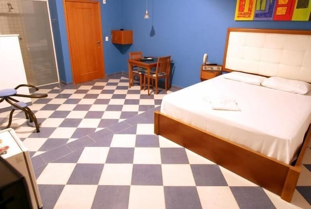 Фото Liverpool Hotel & Motel