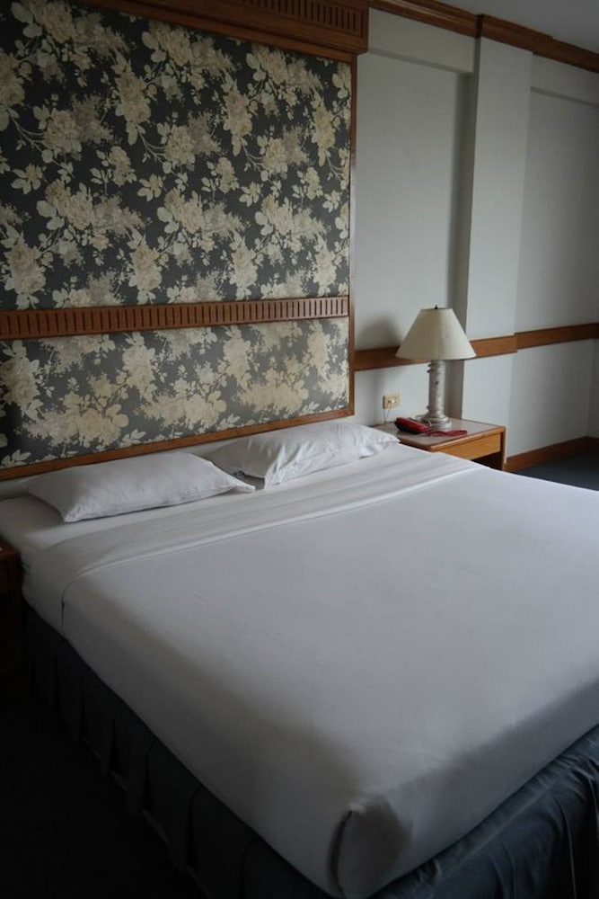 Фото Phuphaya Hotel