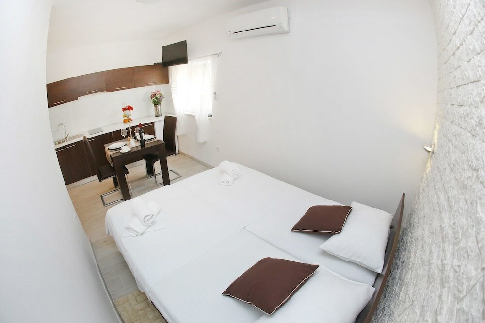 Фото Deluxe Mkc Apartments