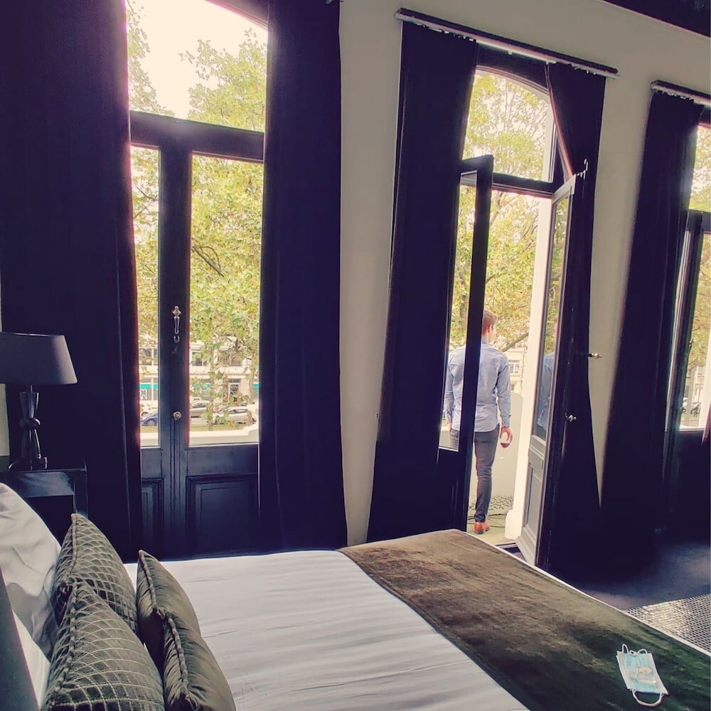 Фото B in Antwerp