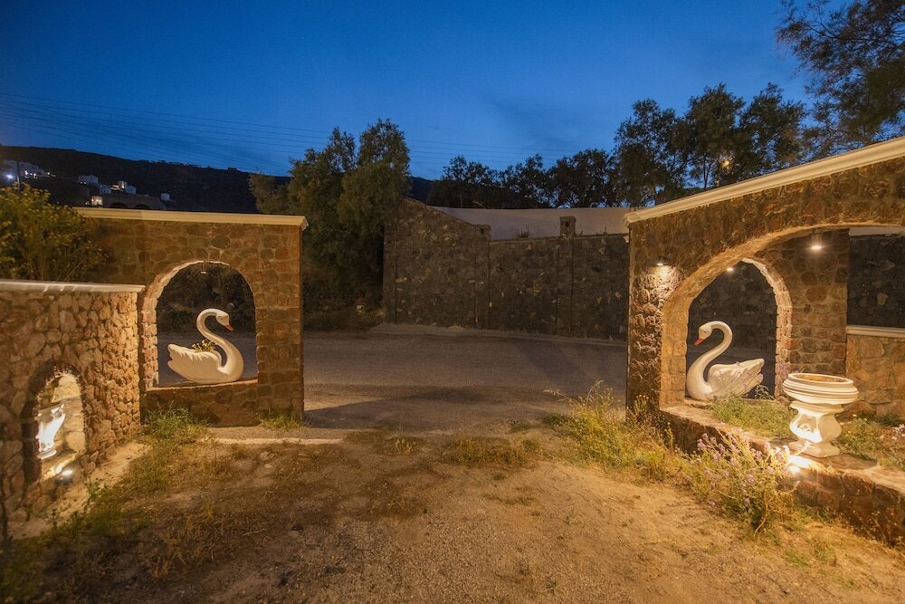 Фото Starlight Luxury Seaside Villa & Suites