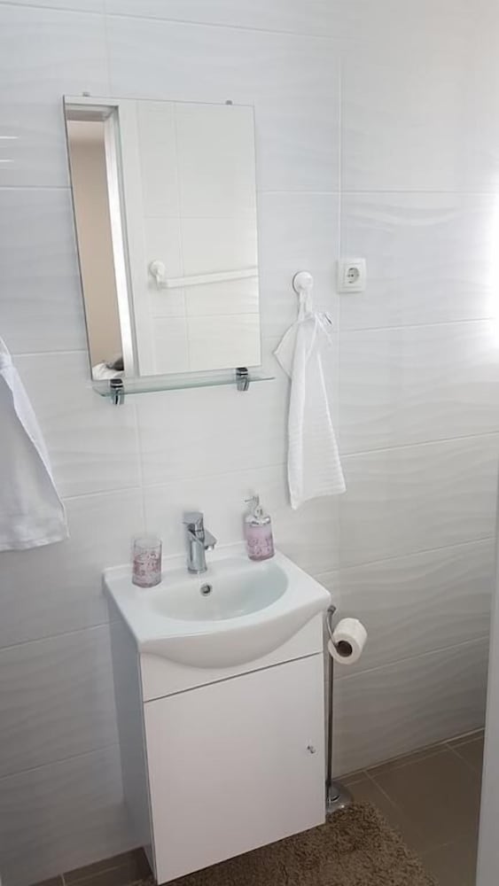 Фото Marko Airport Rooms