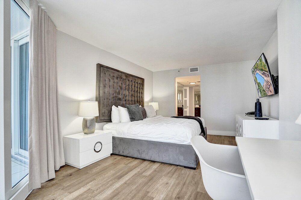 Фото 3 Bedroom Condo With Stunning Balcony View