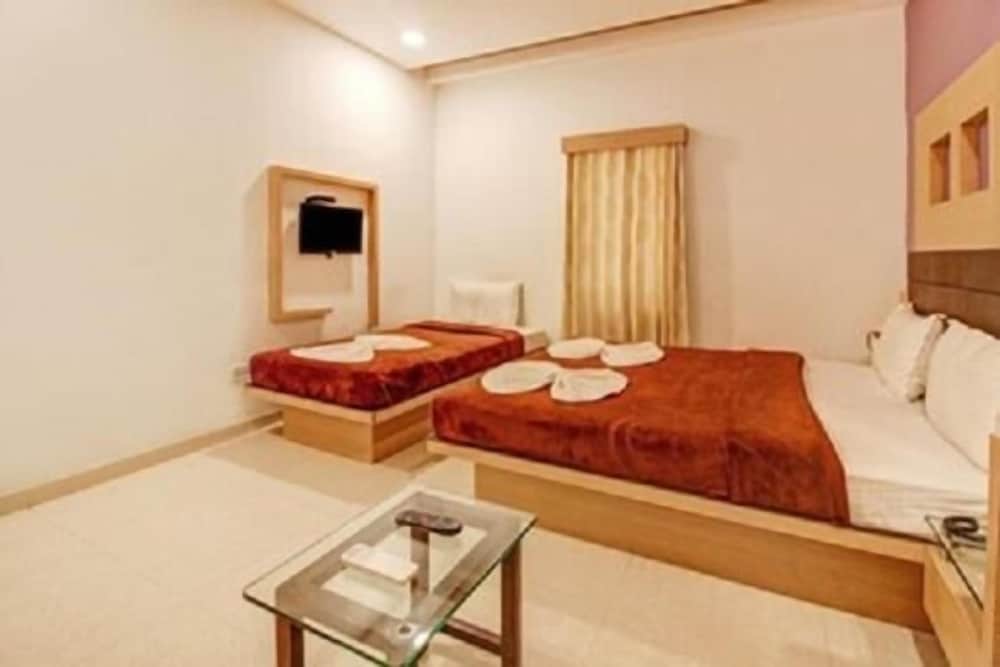 Фото Hotel Caravan