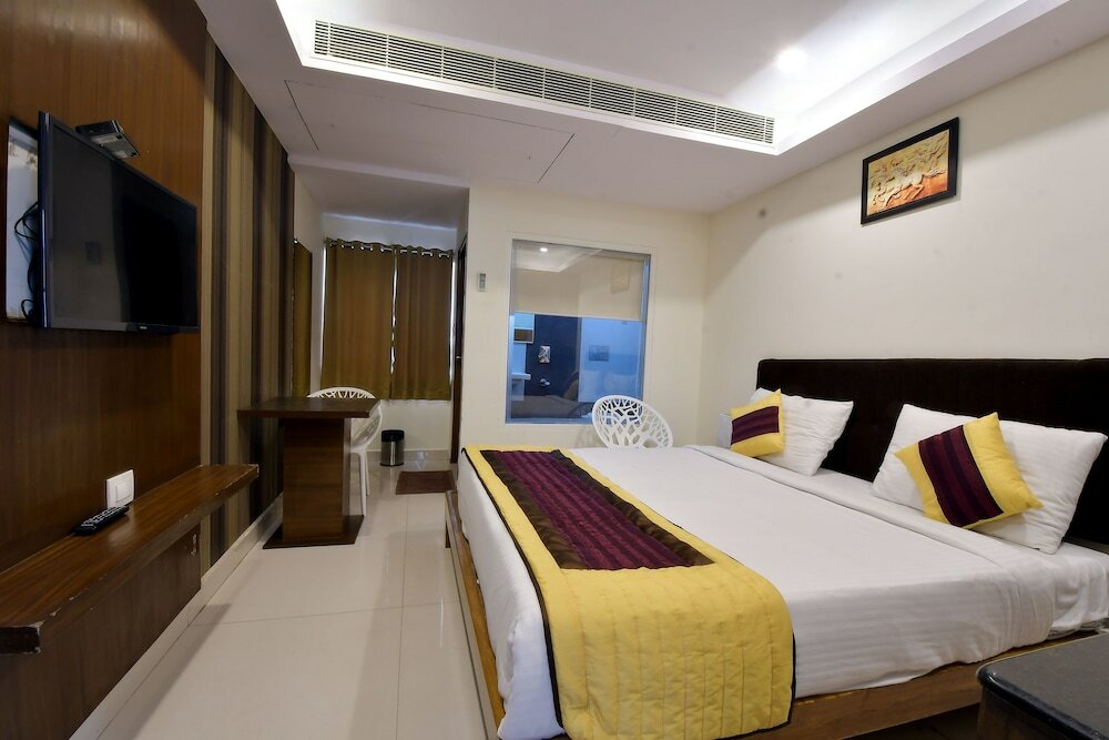 Фото Sri Maharaja Inn