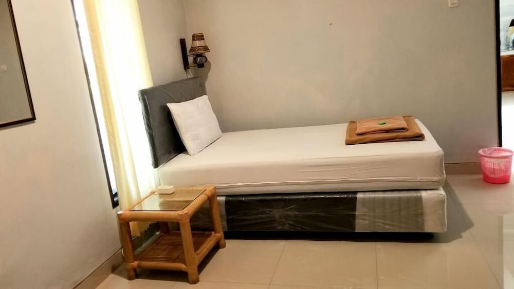 Фото Suwardika Homestay and Dormitory - Hostel