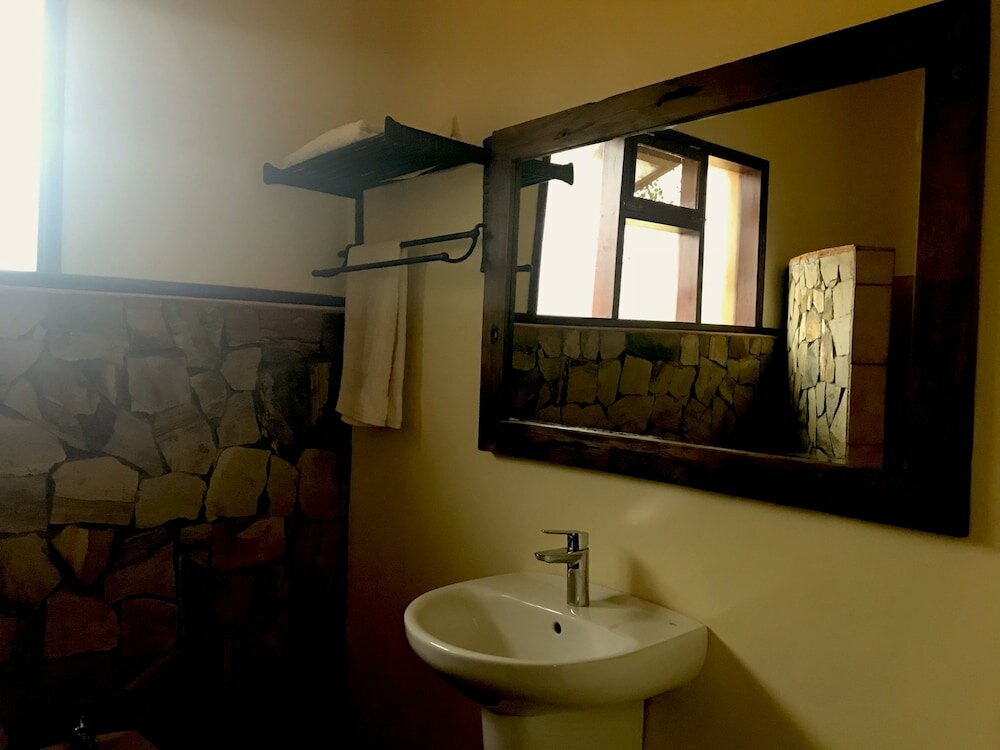 Фото Enyati Lodge