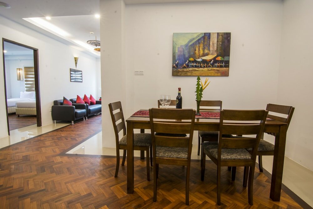 Фото Woodside Inn & Serviced Apartments