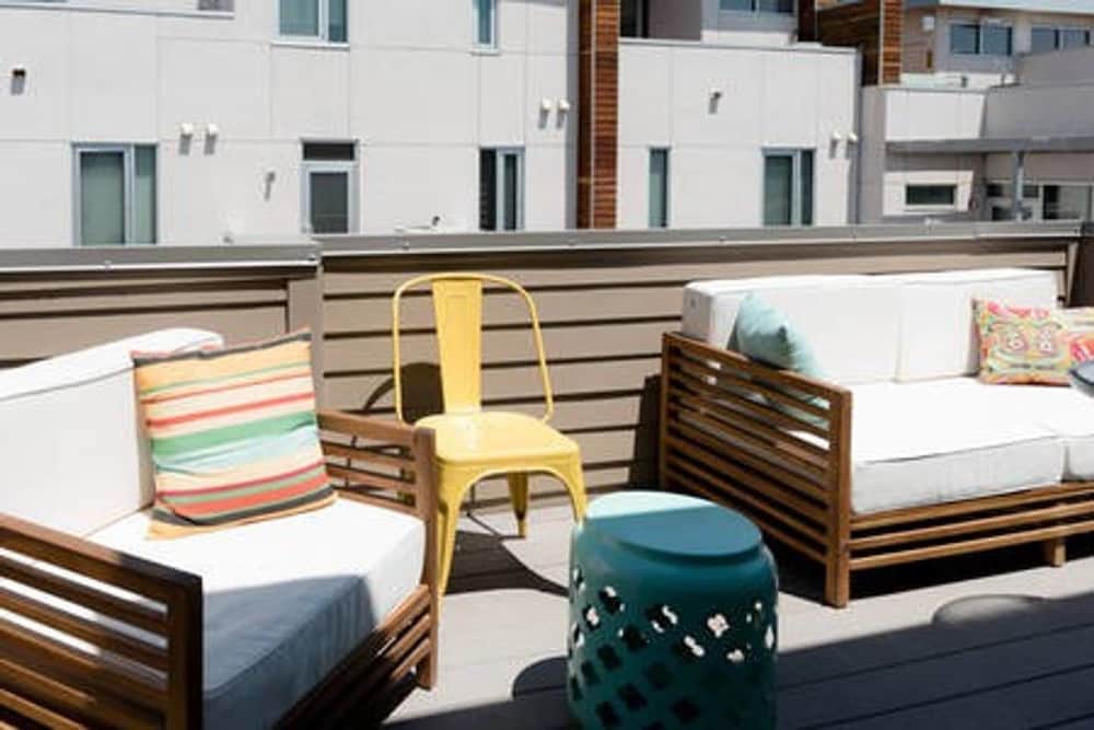 Фото The Mile High Townhome Walk to the Stadium