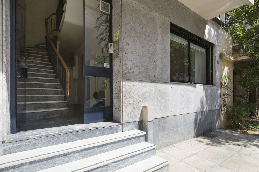 Фото Under the shade of Acropolis