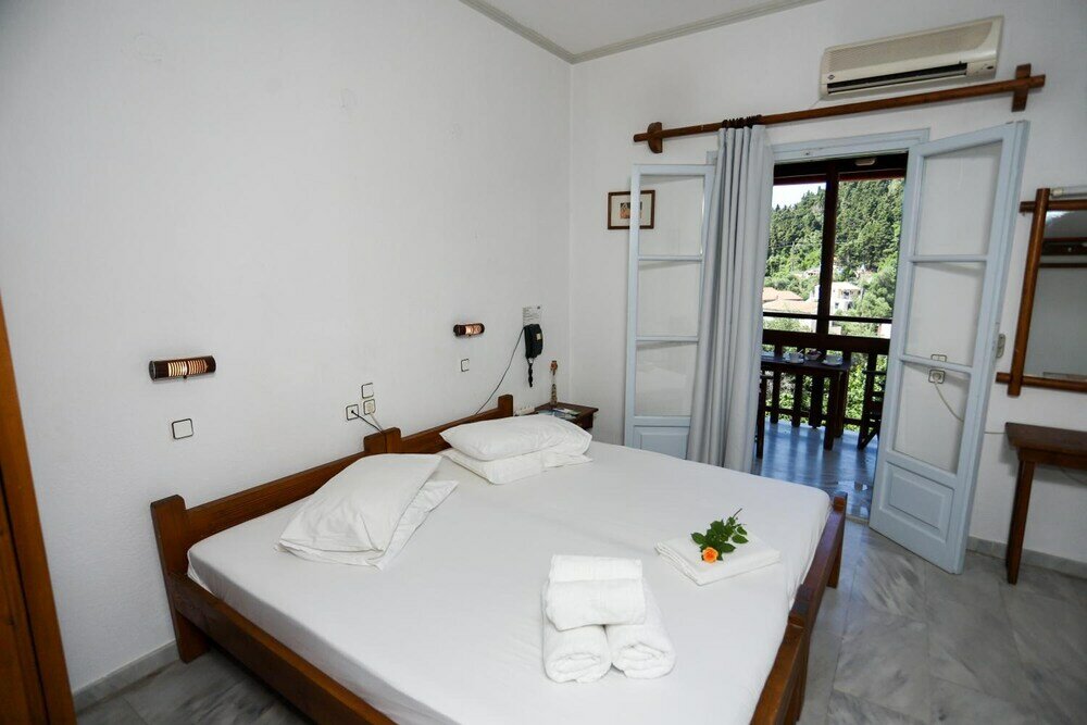 Фото Bastas Hotel & Studios