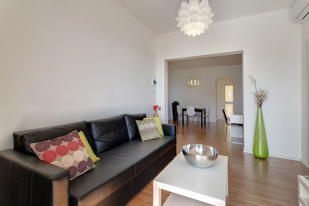 Фото Stunning Seaview Apartment, Wifi