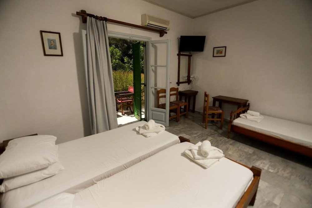 Фото Bastas Hotel & Studios