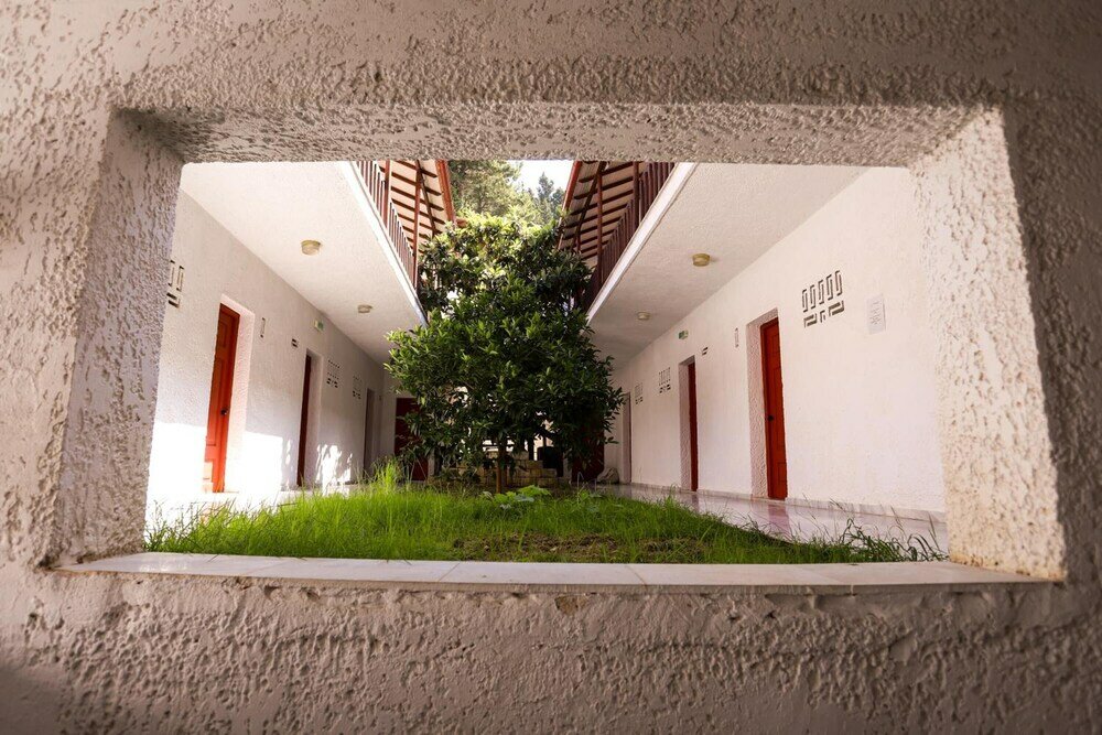 Фото Bastas Hotel & Studios