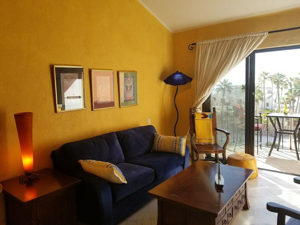 Фото 1 Minute to the Sand