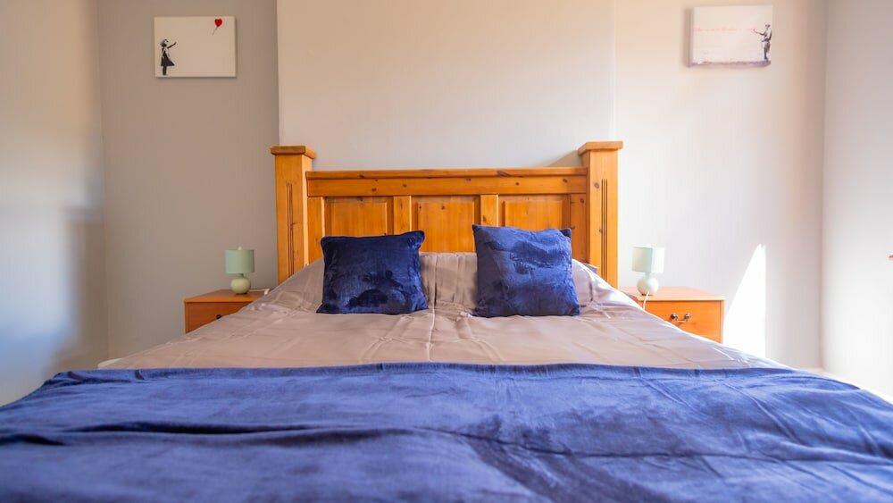 Фото Windsor Apartment with Parking