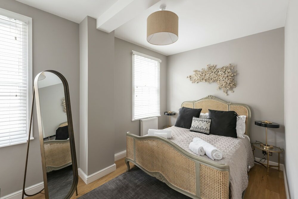 Фото Superior Stays Luxury Apartments - Bath City Centre