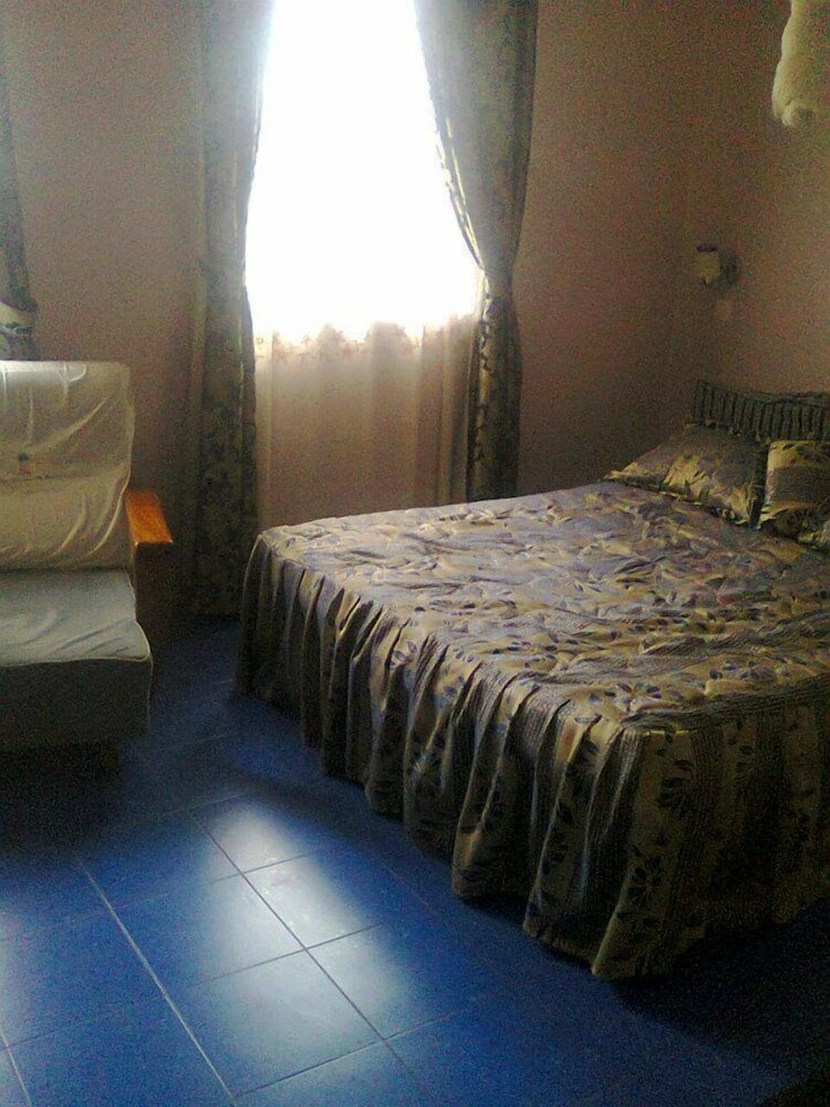 Фото Serene Hotel