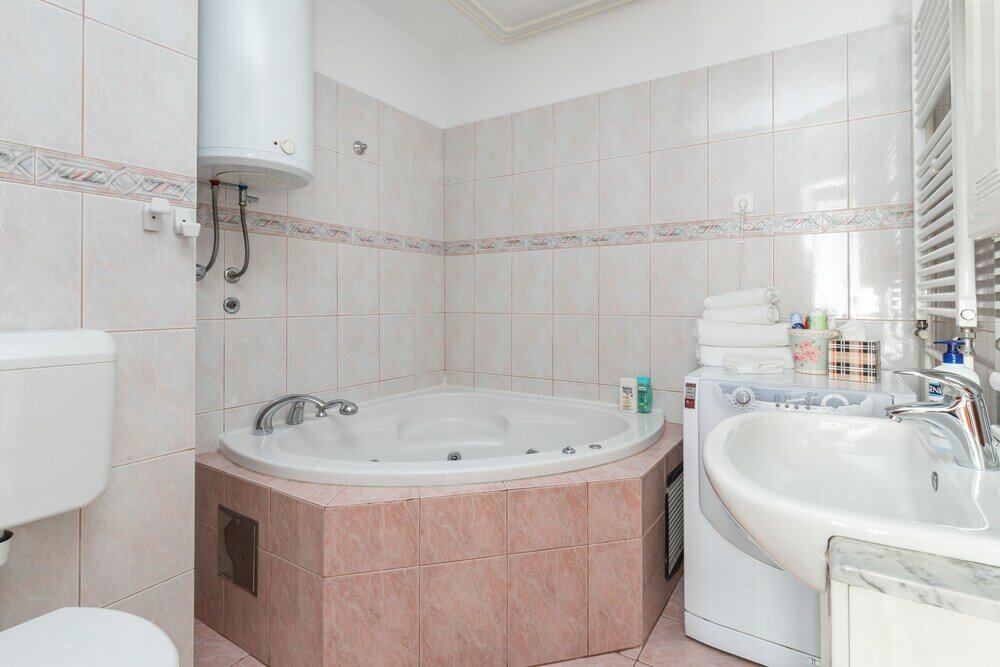 Фото Spacious & Clean Condo near Beach