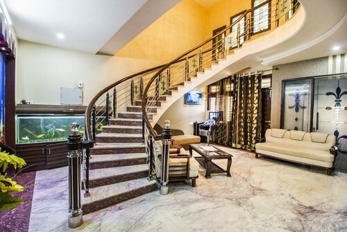 Гостиница FabExpress Queen Palace в Агре