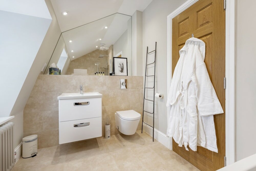 Фото Superior Stays Luxury Apartments - Bath City Centre