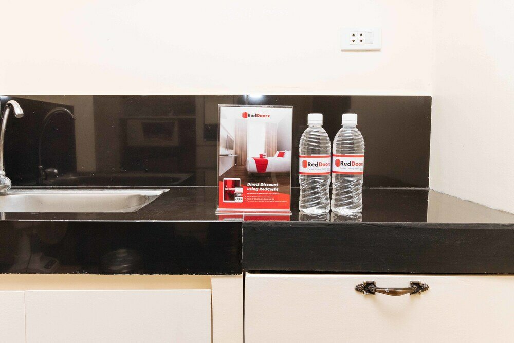 Фото RedDoorz Plus @ Rsg Ss Residens Vito Cruz