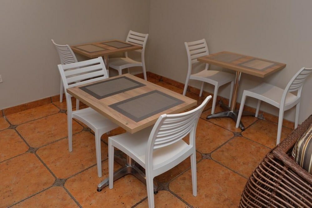 Фото Corner Cottage Bed and Breakfast