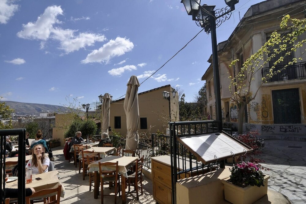 Фото Historic Plaka Apartments