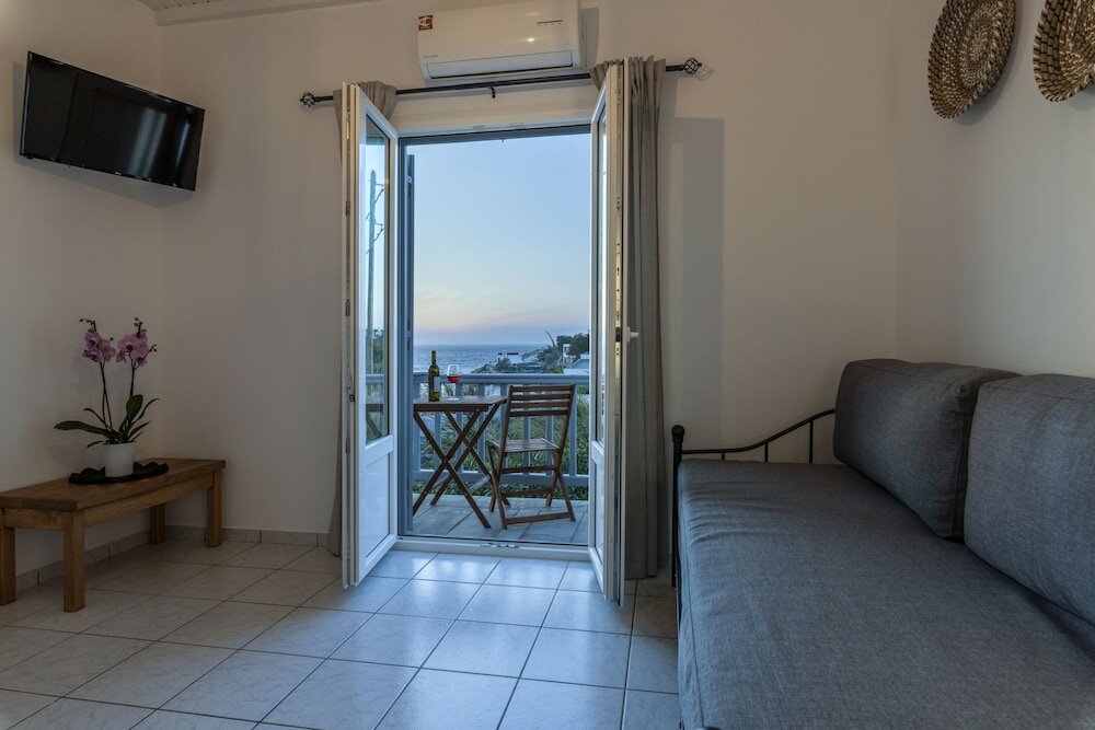 Фото Secret Garden Apartments