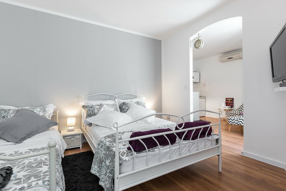 Фото Bright & Modern on Top Location