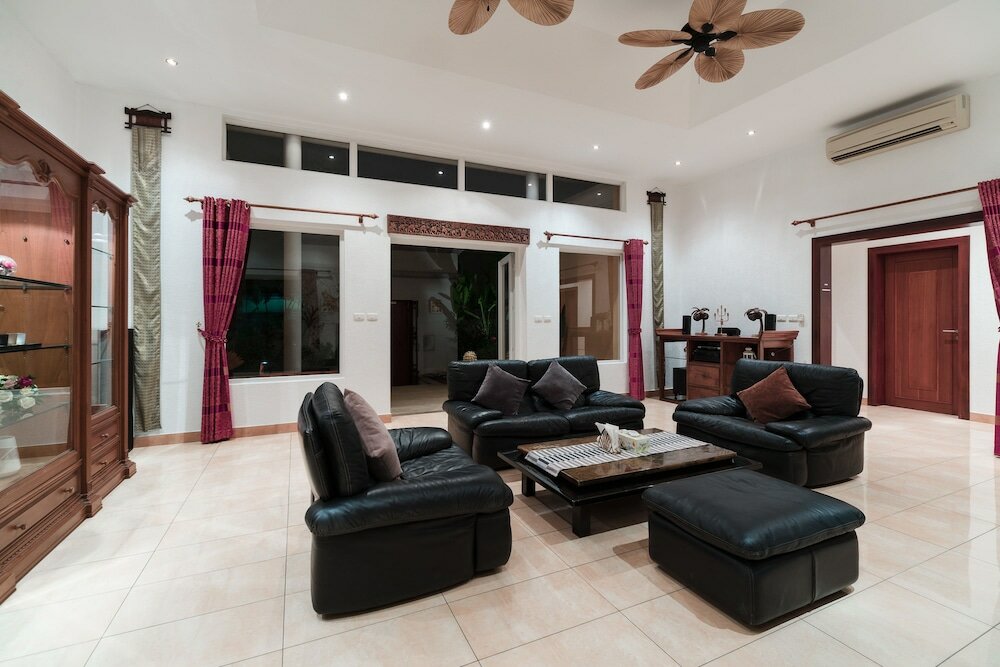 Фото Stunning Luxury Golf and Pool Villas