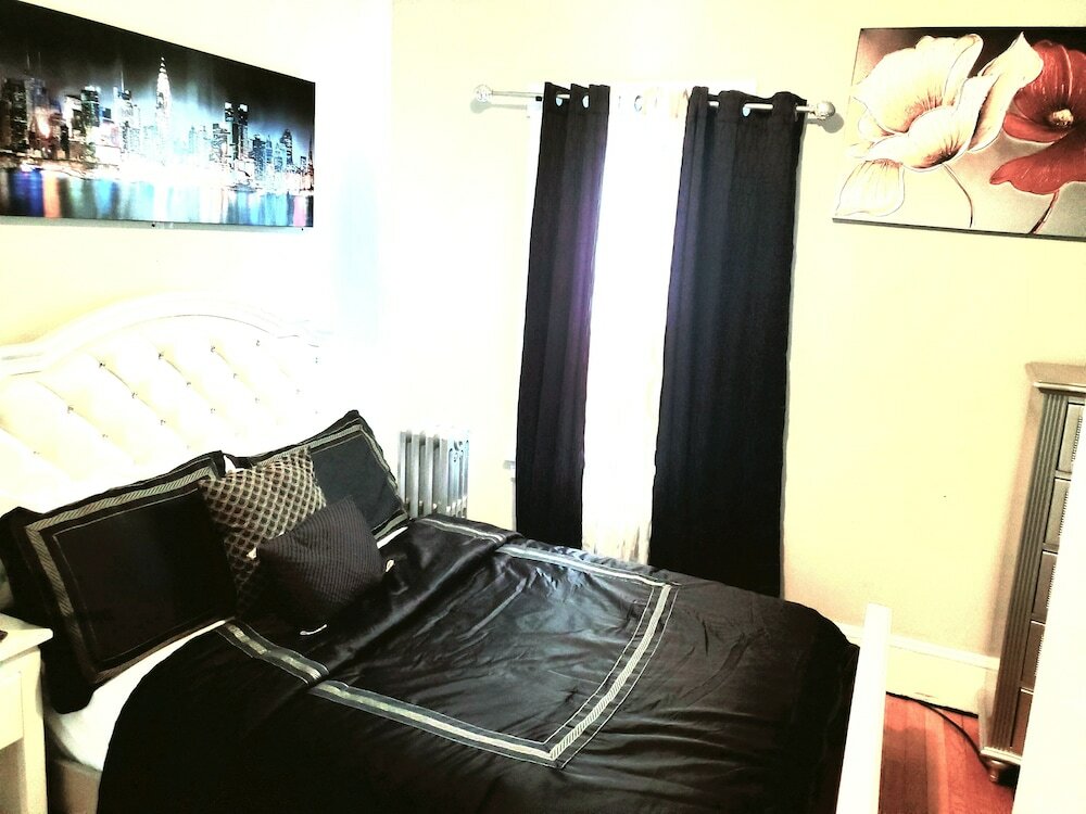 Фото Upscaled Home in a Quiet Neighborhood