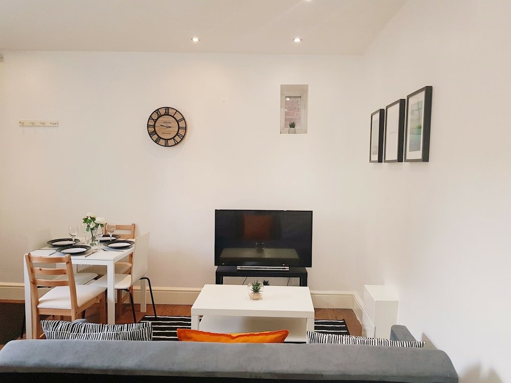 Фото BlueOne Serviced Apartments-Sandon House