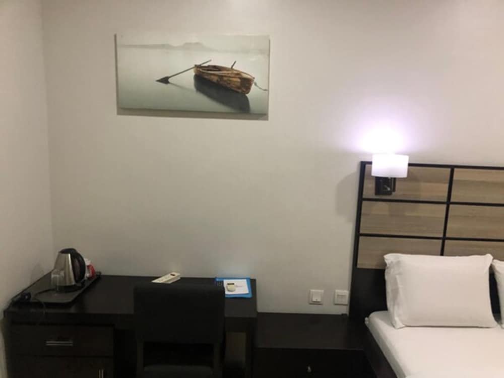 Фото Somerset Suites