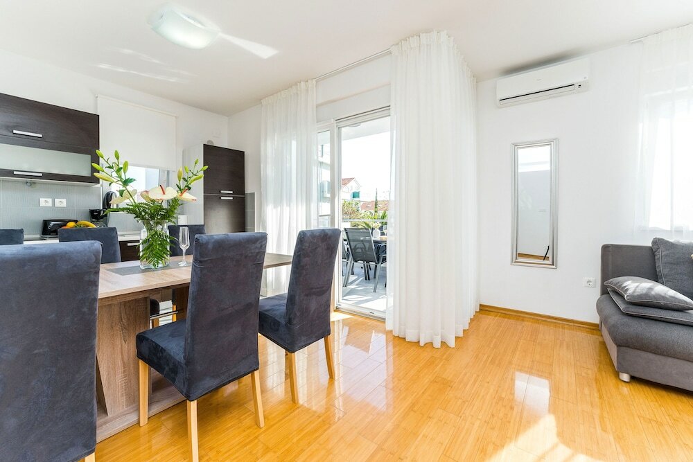 Фото Summer Breeze Apartments